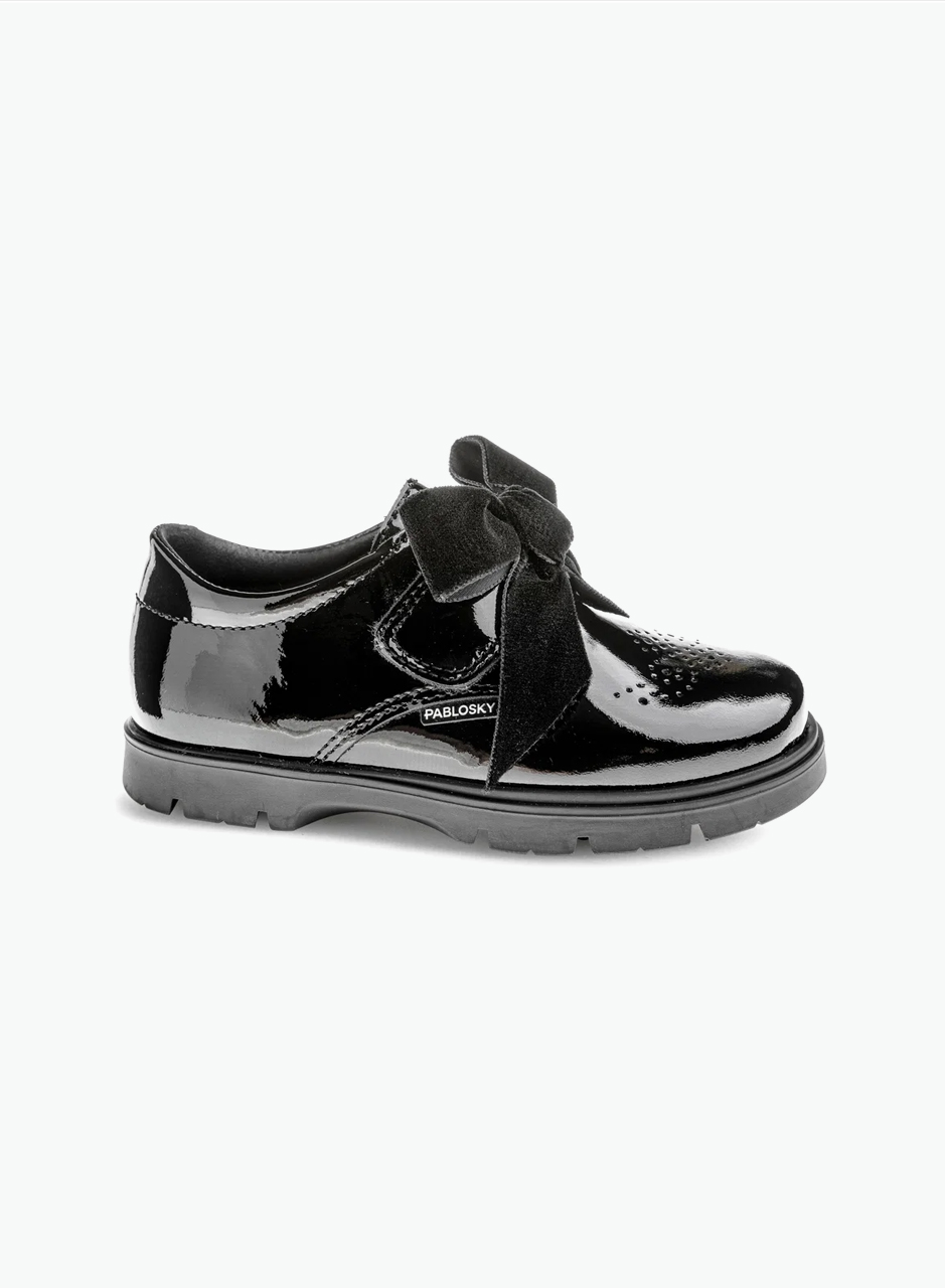 Dressy shoes with a bow
