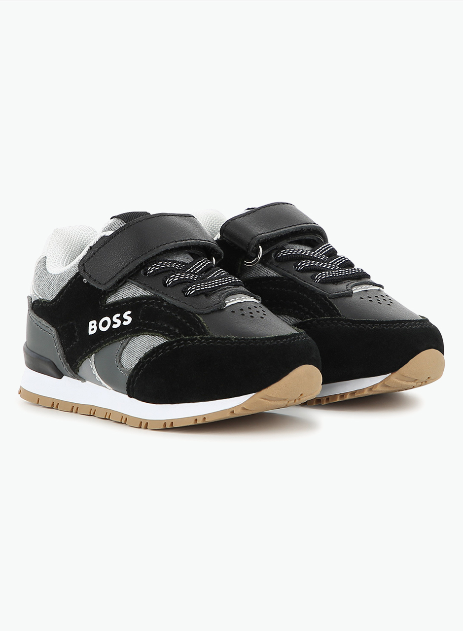 Casual sneakers