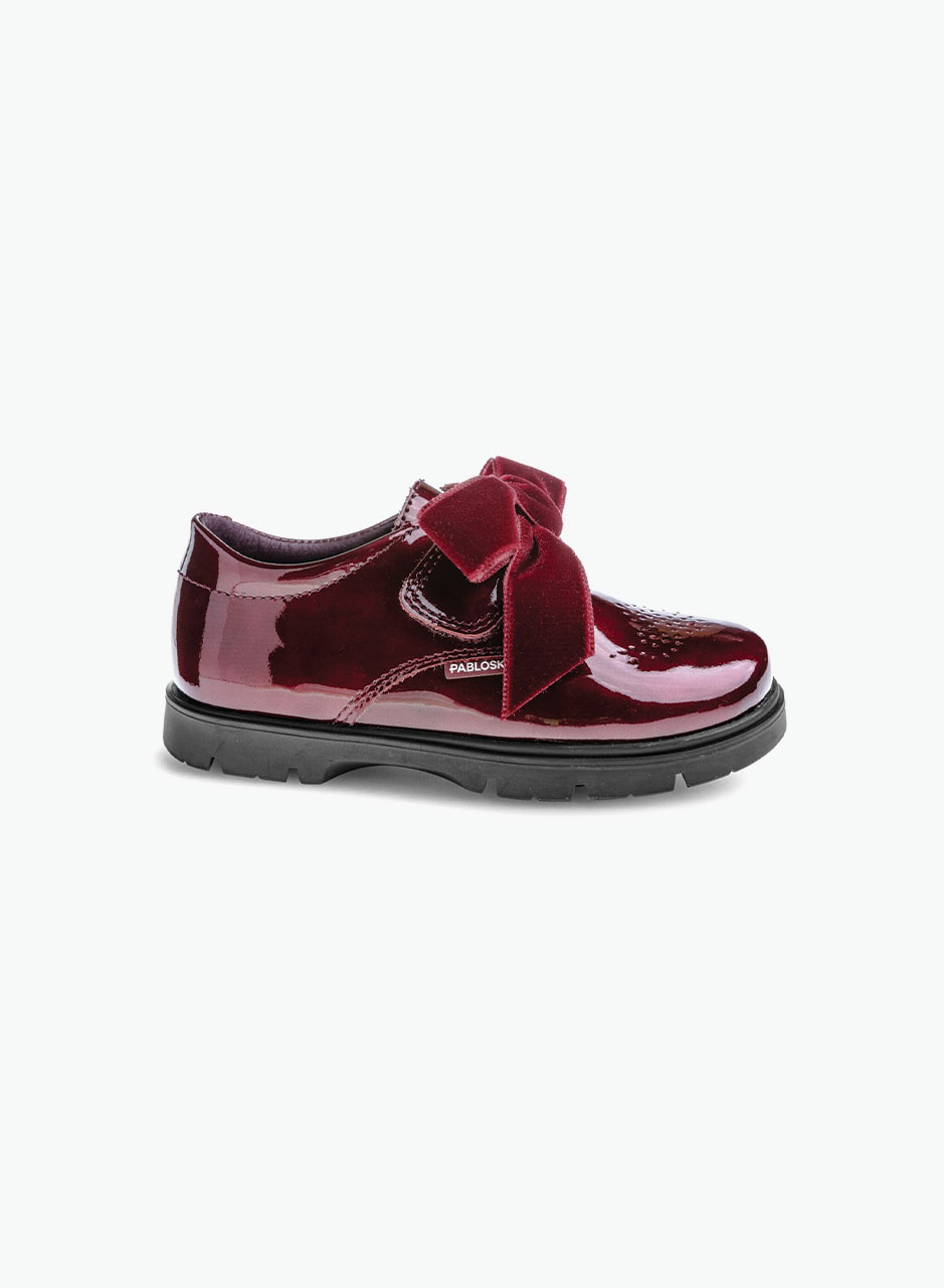 Dressy shoes with a bow