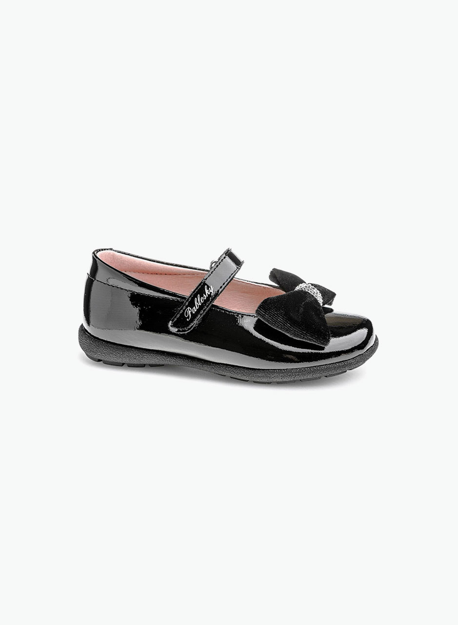 Dressy shoes with a bow