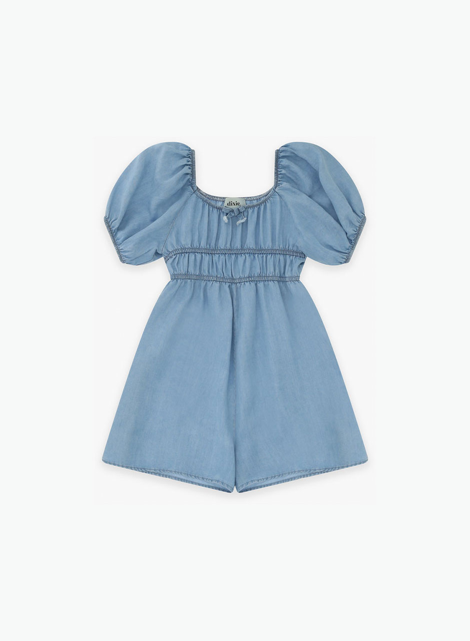 Delicate dress with wide sleeves Delicate dress with wide sleeves