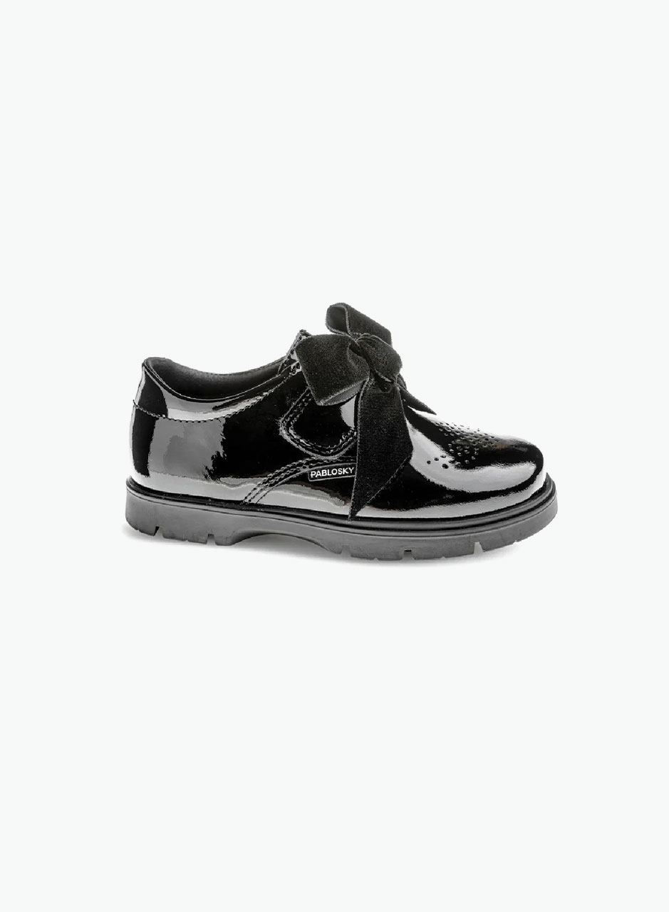 Dressy shoes with a bow
