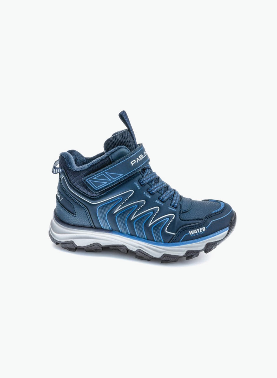 Water resistant lightweight boots