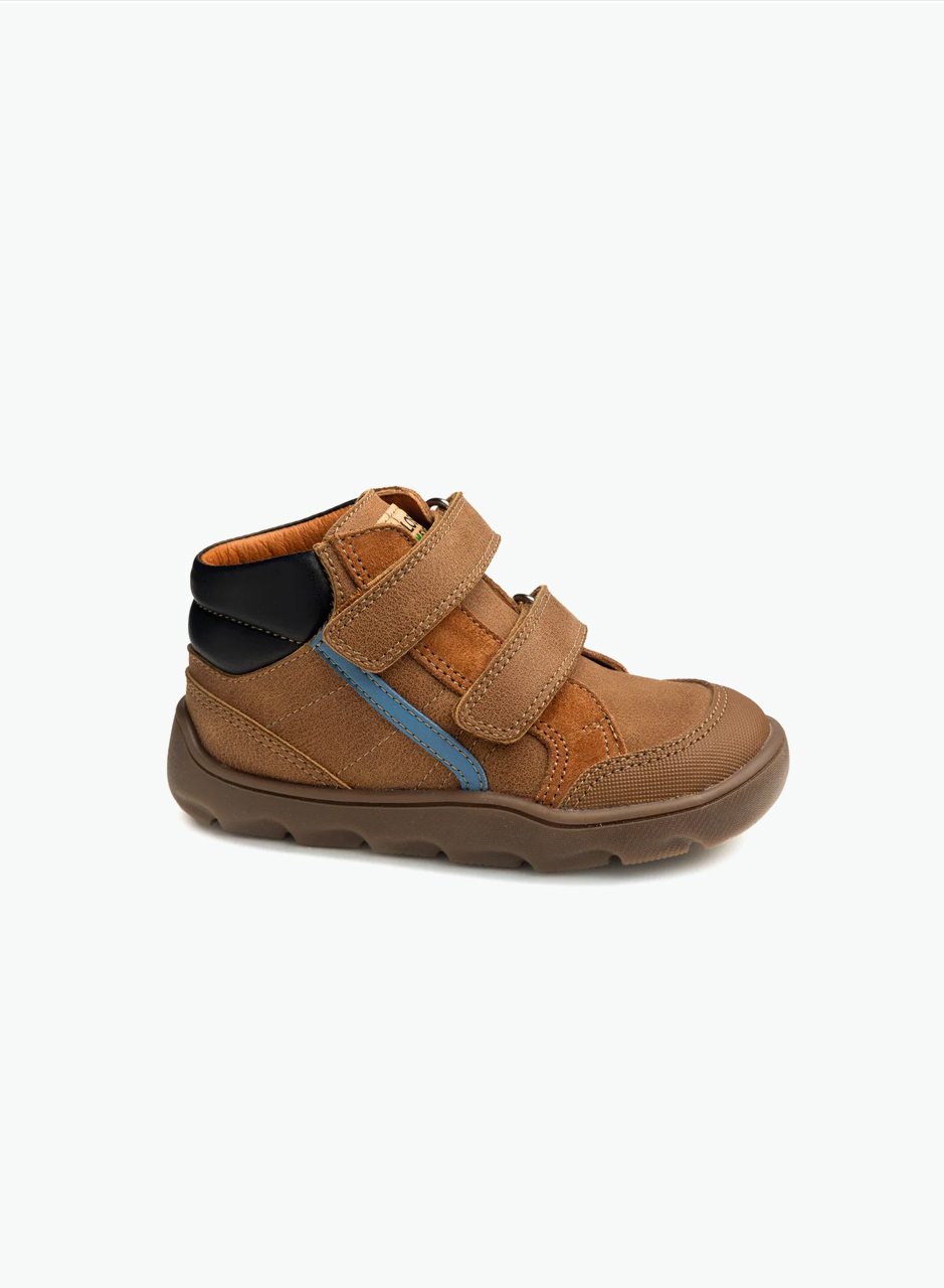 Fall boots with non-slip soles