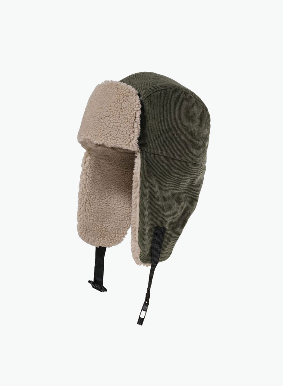 Теплая зимняя шапка