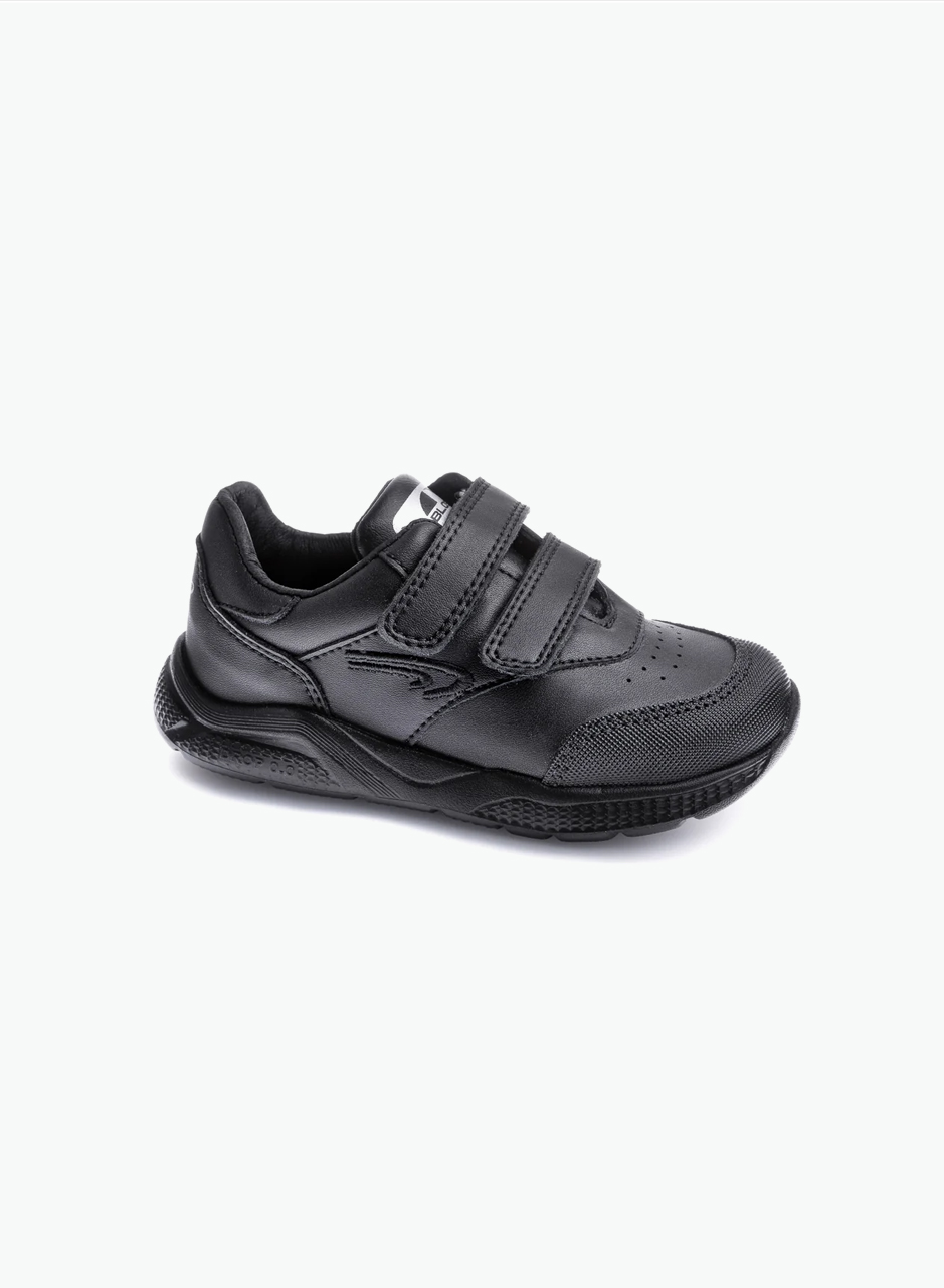 Basic sports shoes
