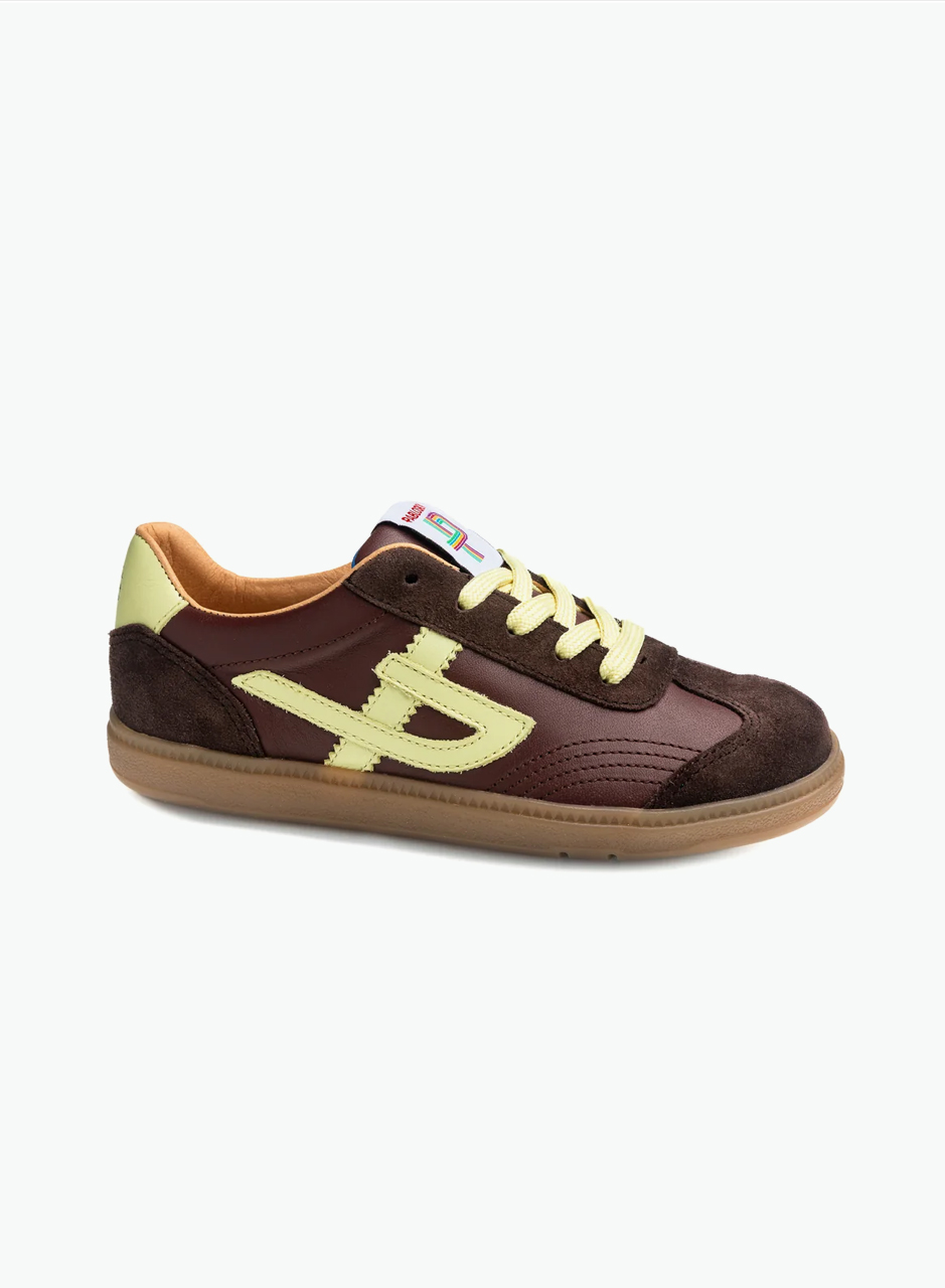 Casual shoes with a comfortable insole