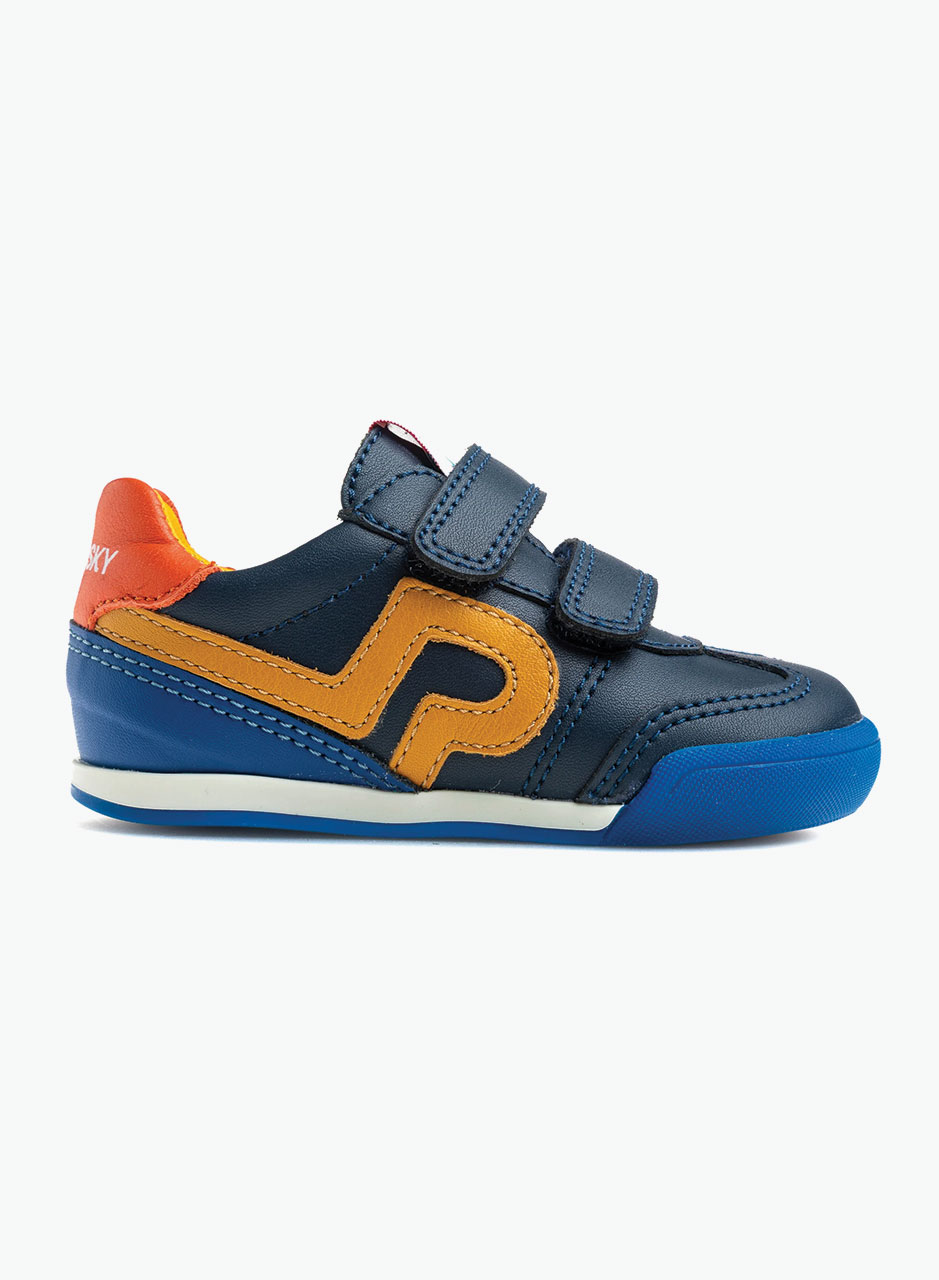 Basic sports shoes