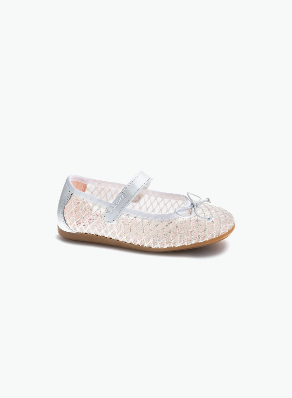 Դասական կոշիկ բանտով