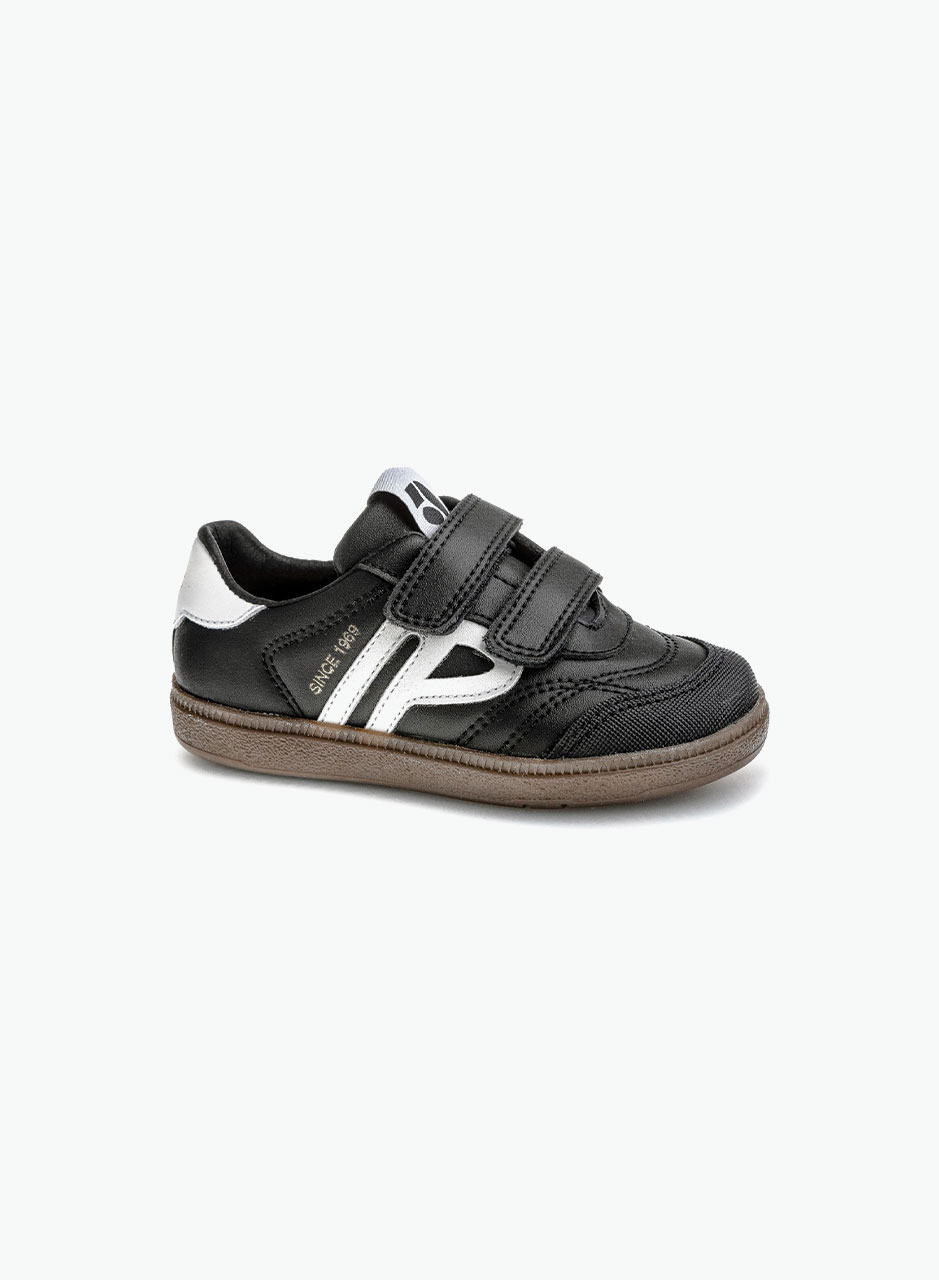 Non-slip sneakers with velcros