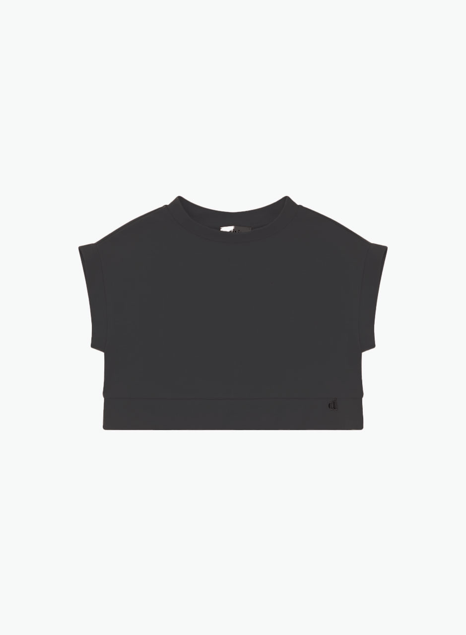 Fashionable short T-shirt Fashionable short T-shirt