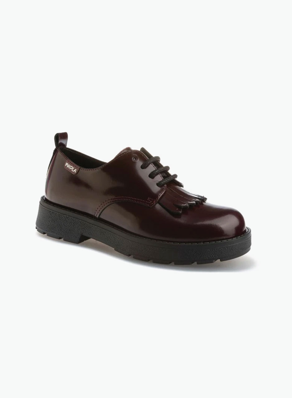 Classic shoes with laces
