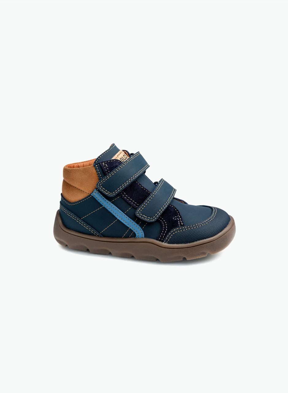 Fall boots with non-slip soles