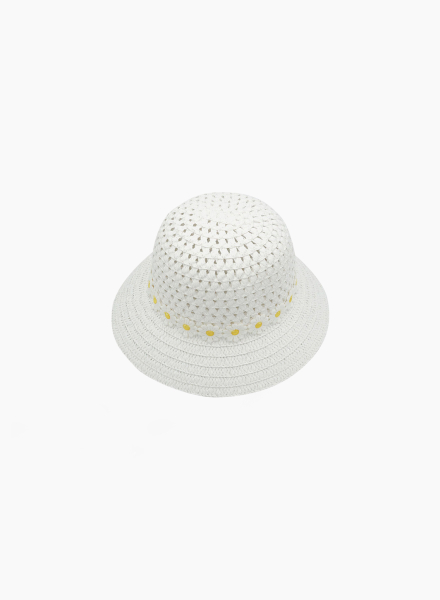 Straw hat with daisies