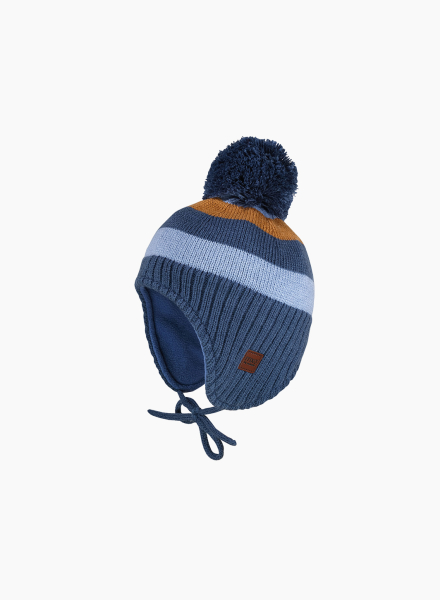 Winter hat with chin strings