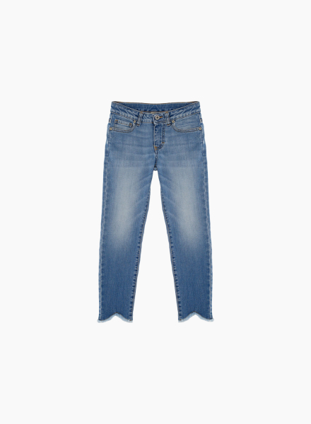Jeans with V-shape cut