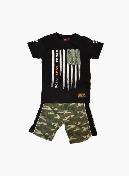 Set T-shirt and camouflage shorts