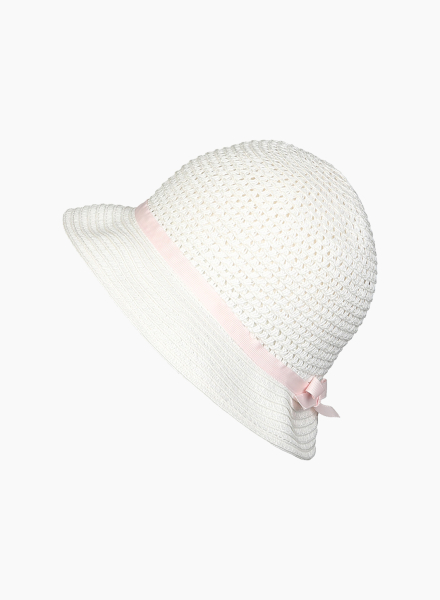 Gentle pink hat with ribbon