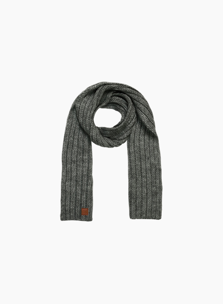 An easy-to-match winter scarf