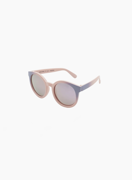 Sunglasses with color gradients